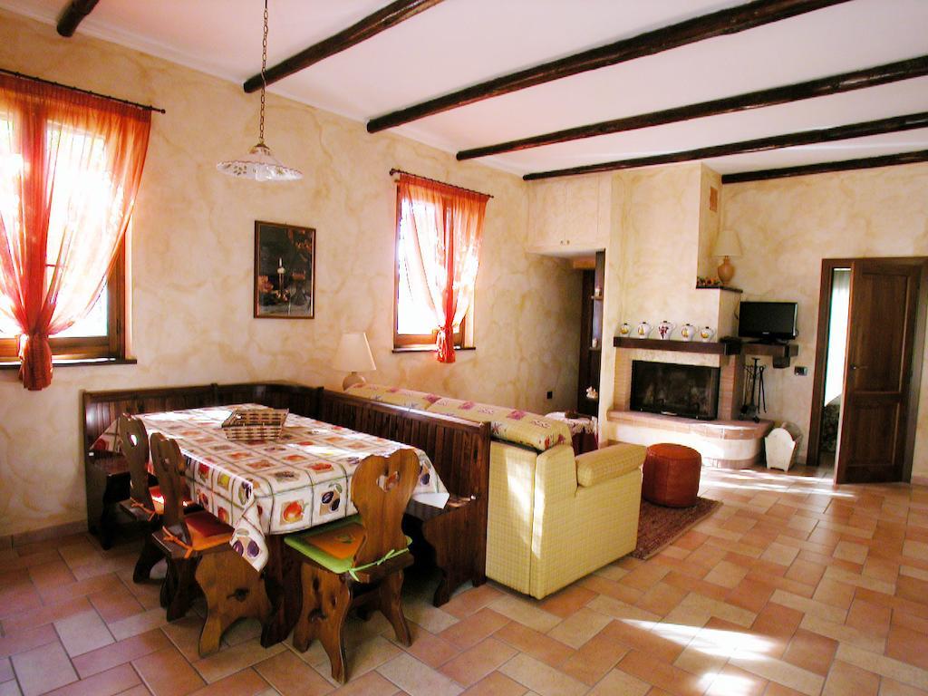 Agriturismo Istrice Innamorato Кампелло-суль-Клитунно Номер фото