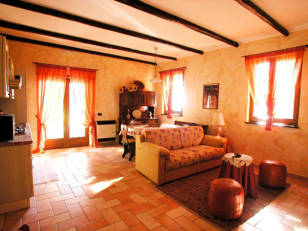 Agriturismo Istrice Innamorato Кампелло-суль-Клитунно Номер фото